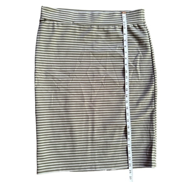 Toad Co Transita Skirt Sage Green Gray Stretch Size Small Stretchy - Picture 4 of 8